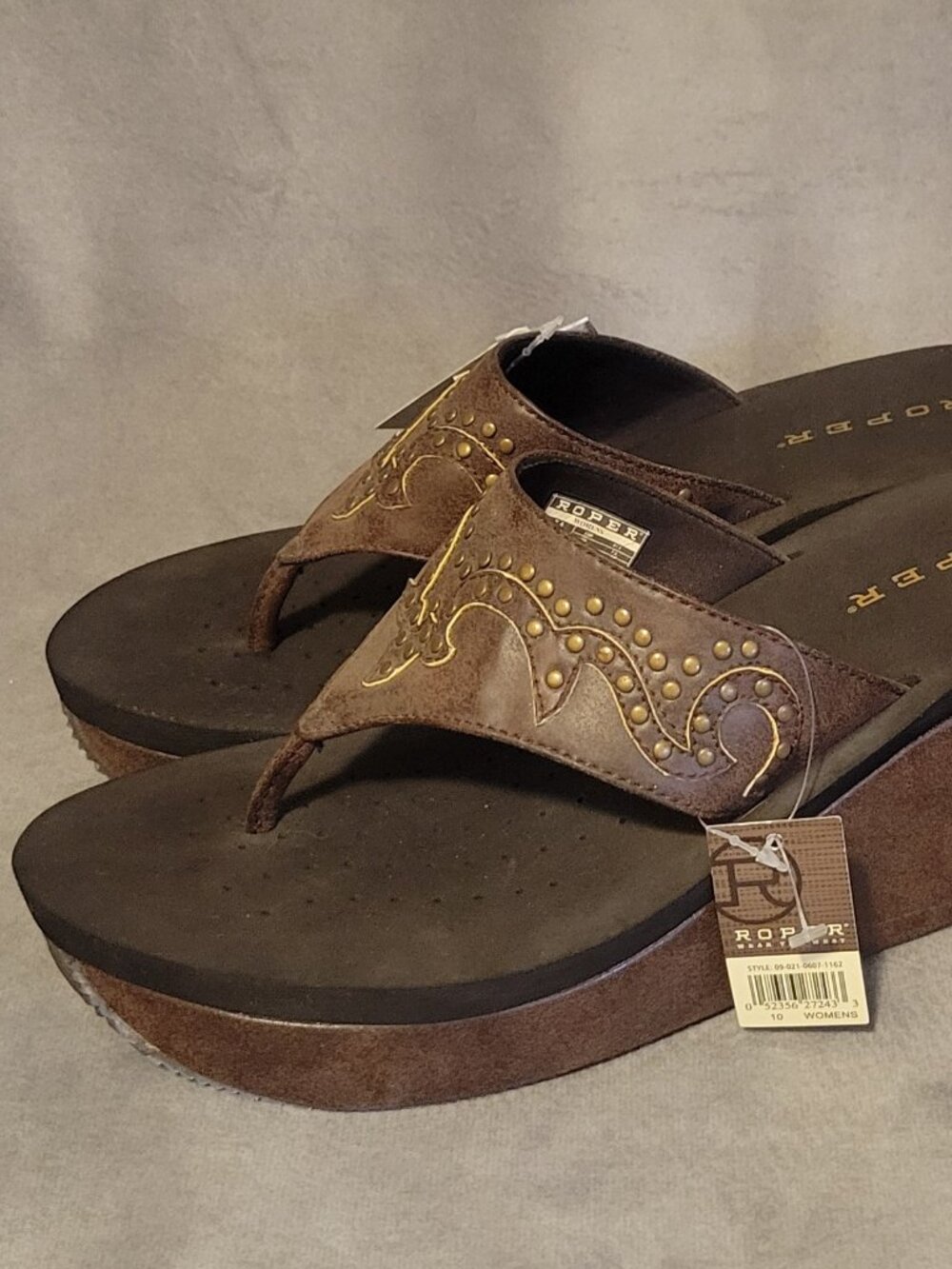 Roper Brown Studded Thong Platform  Sandals Slip On Casual 10